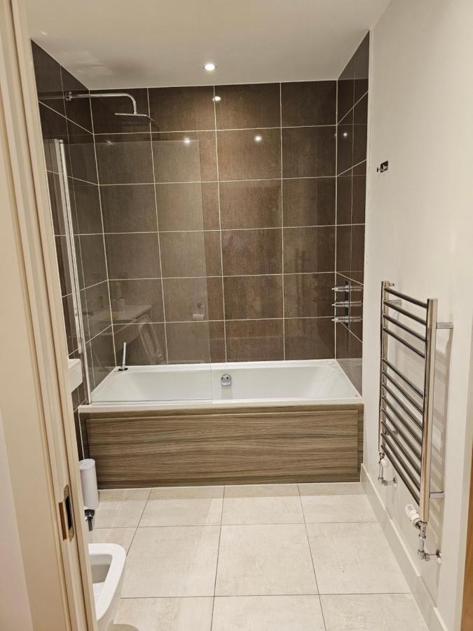 Santina Apartments Кройдон Екстериор снимка