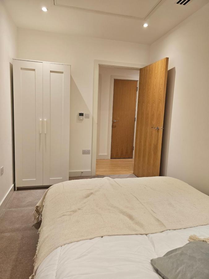 Santina Apartments Кройдон Екстериор снимка