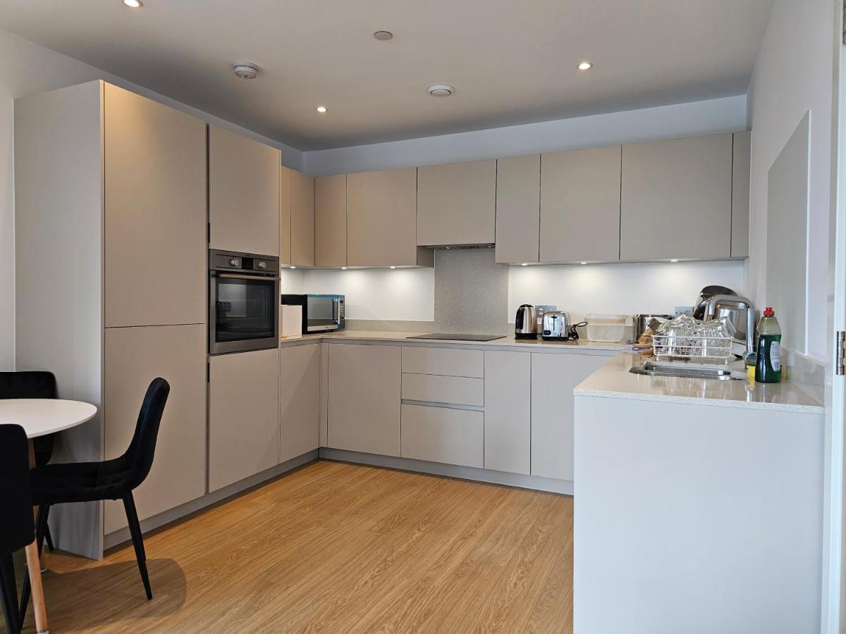 Santina Apartments Кройдон Екстериор снимка