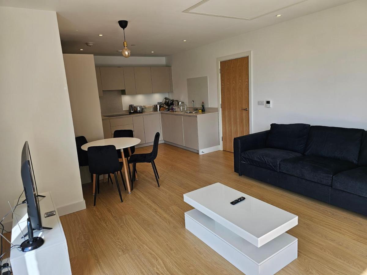 Santina Apartments Кройдон Екстериор снимка