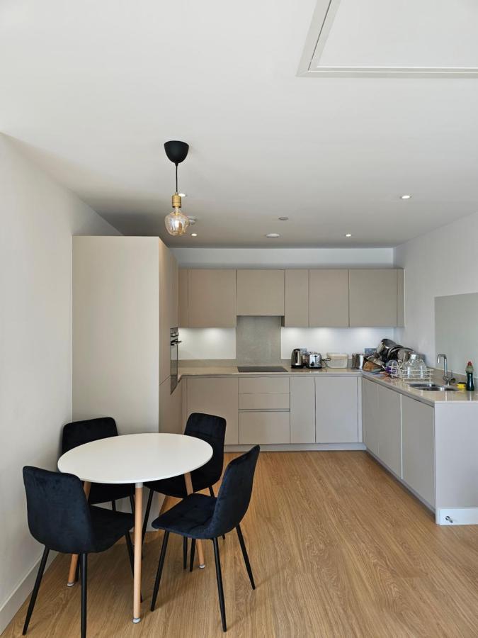 Santina Apartments Кройдон Екстериор снимка