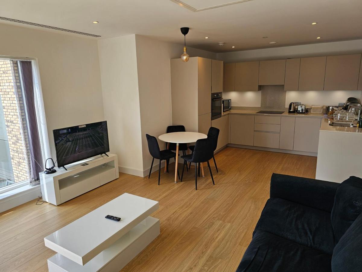 Santina Apartments Кройдон Екстериор снимка
